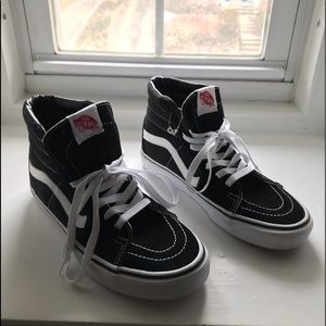 Women's high top sk8-hi vans